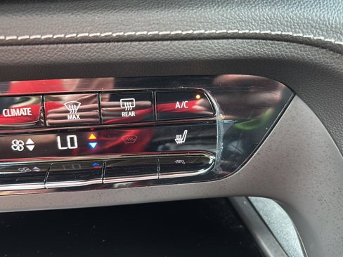 Used 2023 Buick Envision Essence image 29