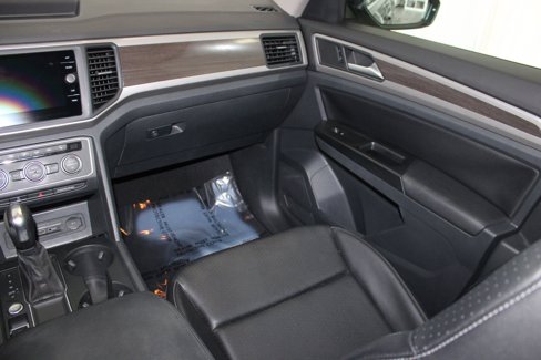 Used 2020 Volkswagen Atlas SE w/ Panoramic Sunroof Package image 27