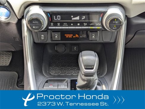 Used 2022 Toyota RAV4 XLE Premium image 18