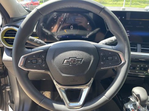 Used 2025 Chevrolet Trax ACTIV w/ Sunroof Package image 24