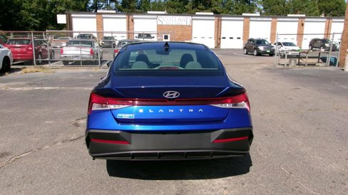 Used 2024 Hyundai Elantra SEL image 7