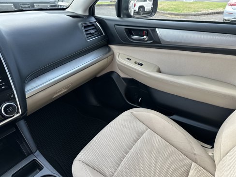 Used 2019 Subaru Outback 2.5i Premium image 24