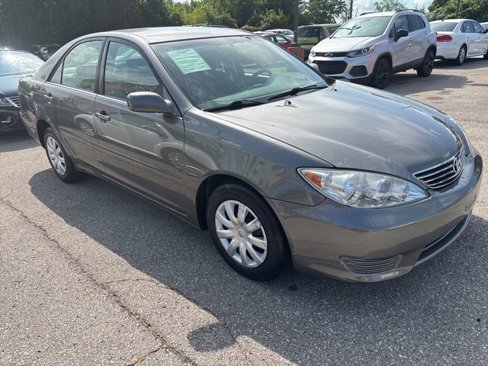 Used 2005 Toyota Camry LE image 1