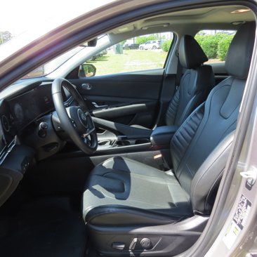 Certified 2023 Hyundai Elantra Limited image 12