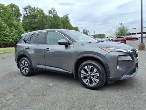 Used 2021 Nissan Rogue SV image 1