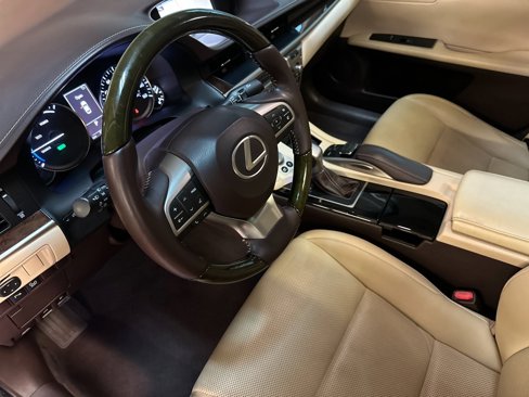 Used 2016 Lexus ES 300h image 9