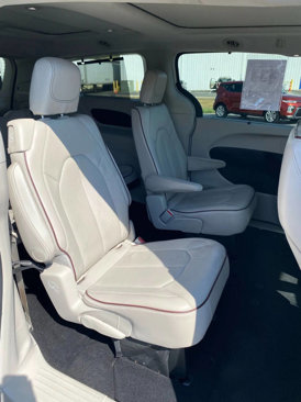 Used 2017 Chrysler Pacifica Limited w/ Advanced Safetytec Group image 36