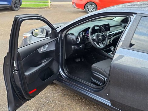 Used 2023 Kia Forte LXS w/ LXS Technology Package image 39