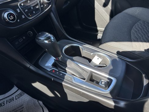 Used 2020 Chevrolet Equinox LT w/ Driver Convenience Package image 19