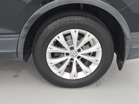 Used 2018 Volkswagen Tiguan S image 31