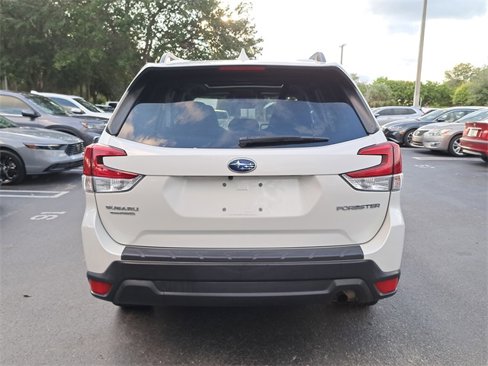 Used 2019 Subaru Forester Premium w/ All-Weather Package image 5