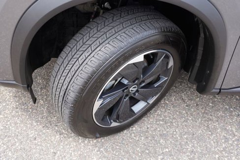 Used 2024 Nissan Rogue SV image 14