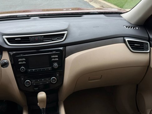 Used 2014 Nissan Rogue SV w/ SV Family Package image 28