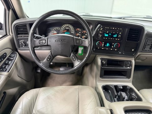 Used 2005 GMC Yukon XL SLT w/ SLT Preferred Equipment Group image 19