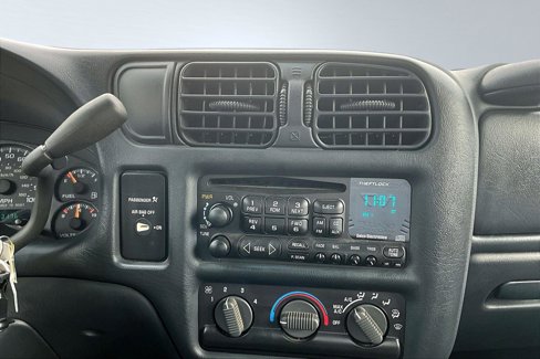 Used 2002 Chevrolet S10 Pickup LS w/ LS Preferred Equipment Group image 12