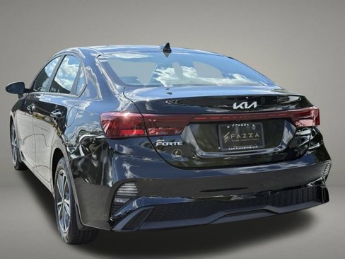 Used 2023 Kia Forte LXS image 3