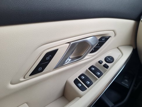 New 2025 BMW 330i Sedan w/ Convenience Package image 25