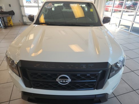Used 2024 Nissan Frontier S image 3