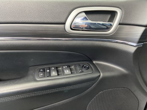 Used 2021 Jeep Grand Cherokee Limited image 12