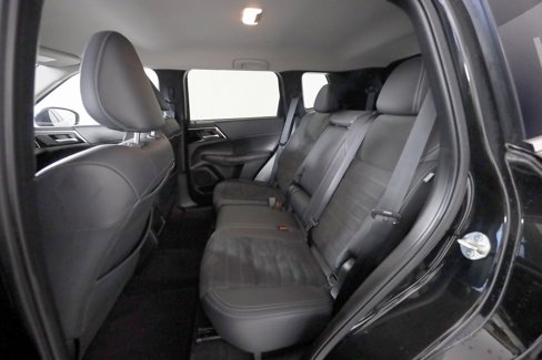 Used 2024 Mitsubishi Outlander SE image 14