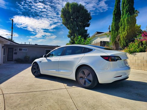 Used 2018 Tesla Model 3 Long Range image 3