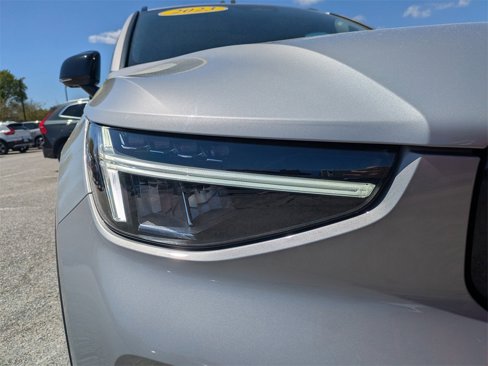 Certified 2023 Volvo XC40 B5 Plus image 10