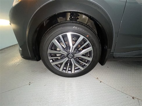 Used 2021 Nissan Kicks SV image 10