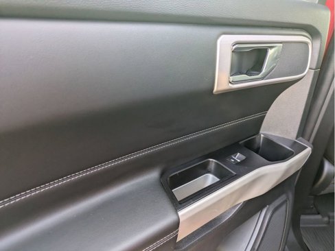 Certified 2022 Ford Explorer XLT w/ Equipment Group 202A image 30