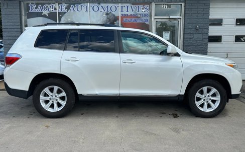 Used 2013 Toyota Highlander SE image 2