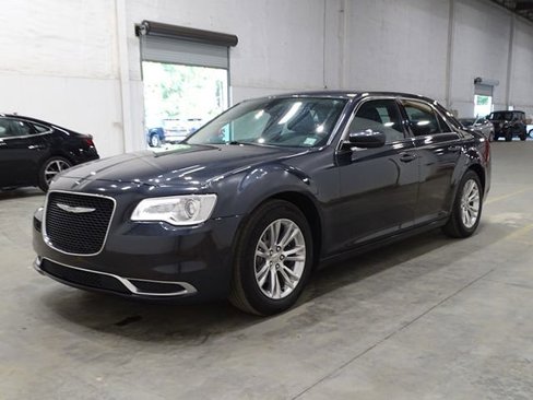 Used 2017 Chrysler 300 Limited image 37