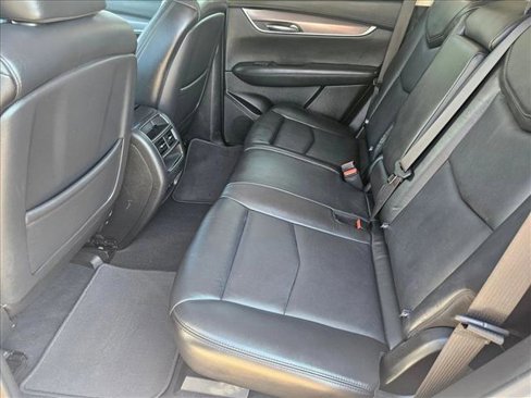 Used 2018 Cadillac XT5 Luxury image 18