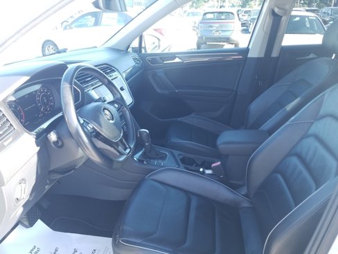 Used 2018 Volkswagen Tiguan SEL Premium image 9