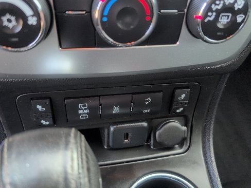 Used 2016 GMC Acadia SLE image 27