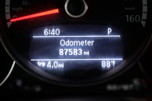 Used 2014 Volkswagen Beetle TDI image 24