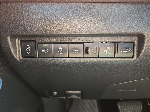 Used 2021 Toyota Venza Limited image 21