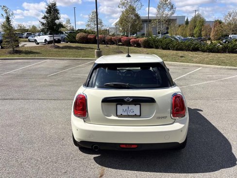 Used 2018 MINI Cooper 4-Door Hardtop image 6