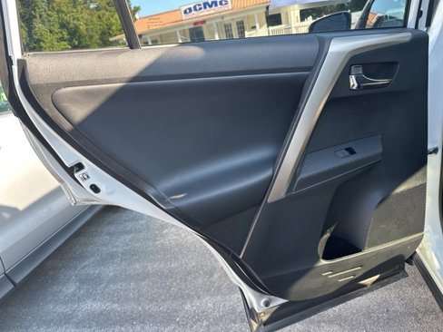 Used 2015 Toyota RAV4 Limited image 9