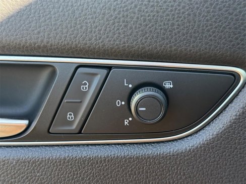 Used 2018 Volkswagen Passat 3.6 image 21