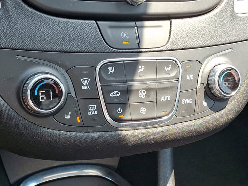 Used 2024 Chevrolet Malibu LT image 17