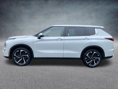 Used 2023 Mitsubishi Outlander SE image 4