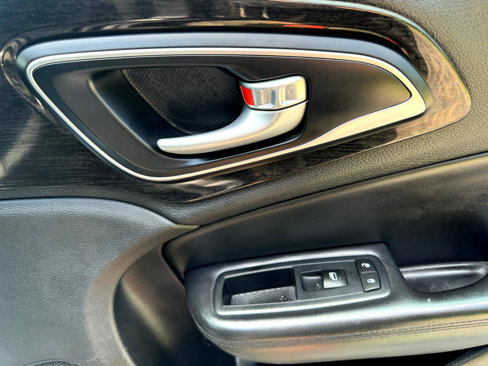 Used 2015 Chrysler 200 C image 31