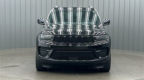 Used 2023 Jeep Grand Cherokee Altitude image 8
