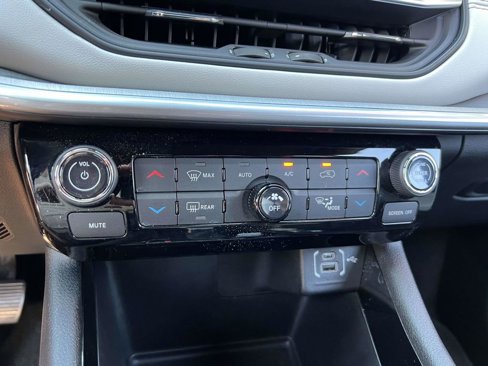 Used 2024 Jeep Compass Limited image 20