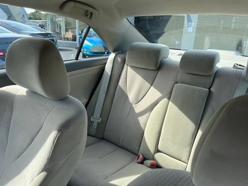 Used 2011 Toyota Camry LE image 7