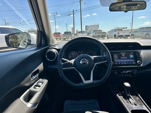 Used 2021 Nissan Kicks SV image 14