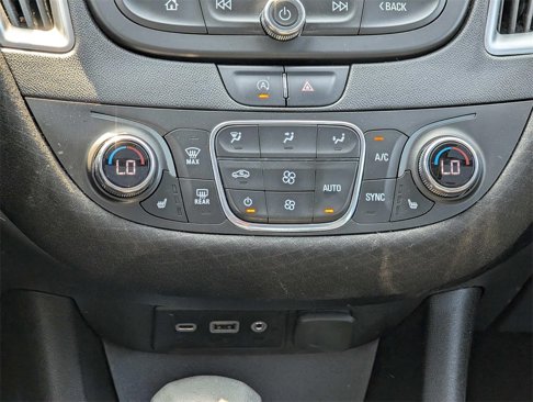 Used 2022 Chevrolet Malibu LT image 16