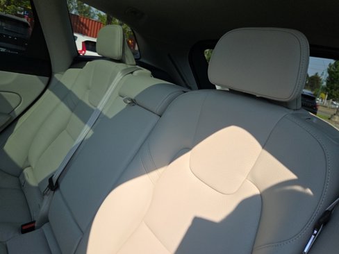 Certified 2024 Volvo XC60 B5 Plus image 6