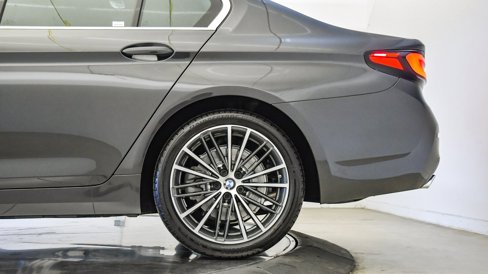 Certified 2023 BMW 530i w/ Premium Package image 11