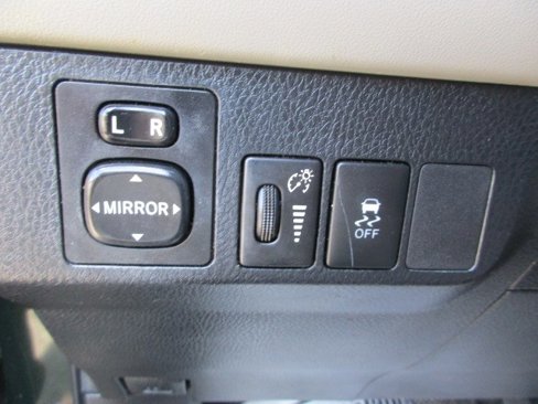 Used 2013 Toyota RAV4 LE image 18