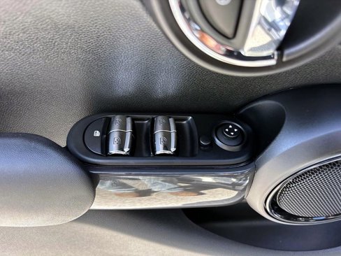 Used 2018 MINI Cooper 4-Door Hardtop image 13